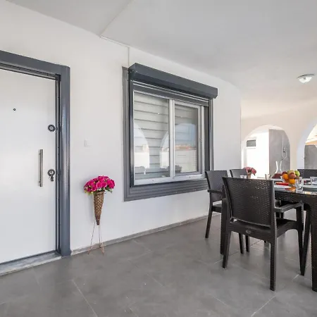 빌라 Magnificently Designed For 8 People In Serik, - Awz 165